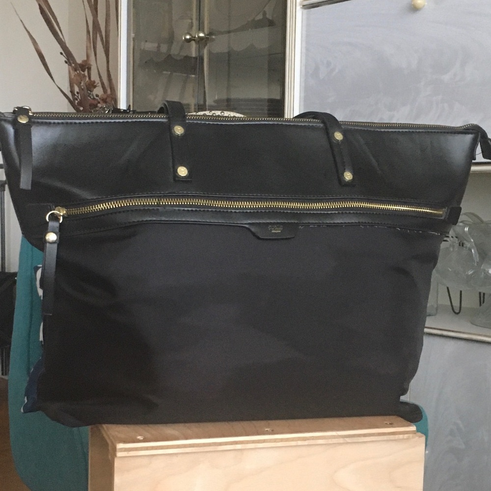 Tutilo New York Black Laptop Bag with Gold Details